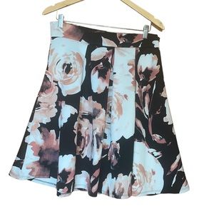 •SEE YOU MONDAY•BLACK WITH ROSES FLOWY SKIRT IN SIZE XL EUC